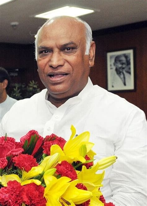 mallikarjun kharge net worth|Mallikarjun Kharge Biography, Age, Height, Wife, Net。